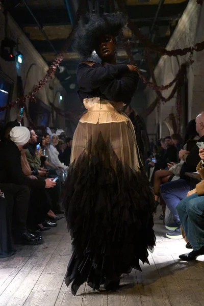 Look 11